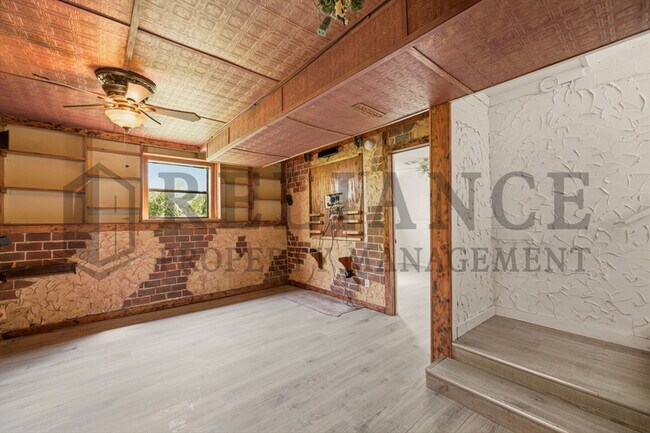 Building Photo - 322 S Jonathan St