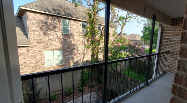 Building Photo - 4624 Parkoaks Dr