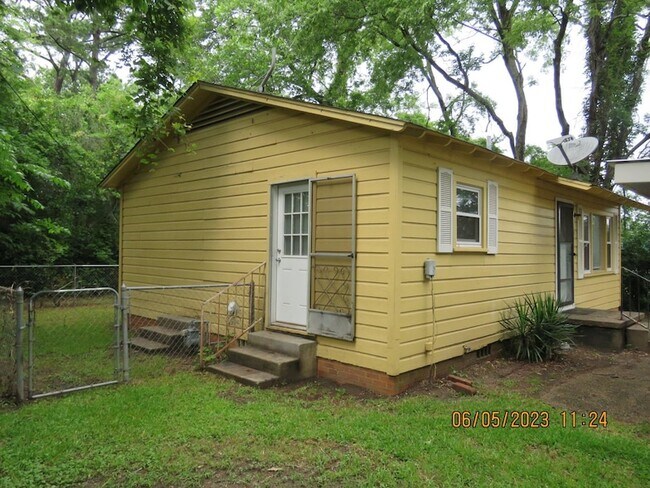 Building Photo - 203 S Ave A