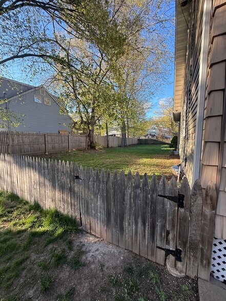 Building Photo - 331 W Englewood Ave