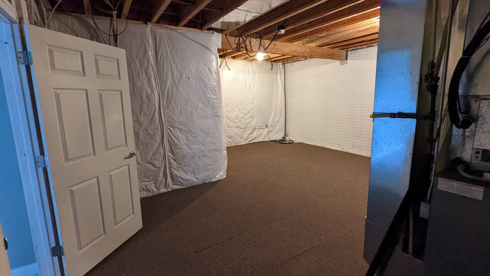 Building Photo - 306 Southwest Carriage Drive