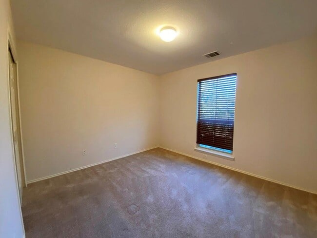 Building Photo - 145 Strawn