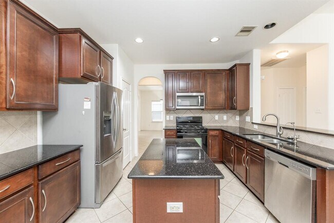 Building Photo - 25951 Ravenside Dr