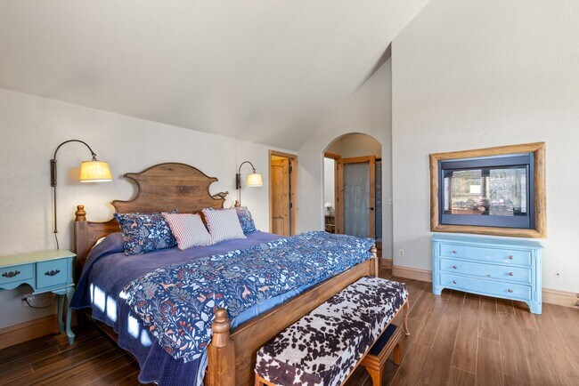 Building Photo - New to the market!  Log home in Frisco!  L...