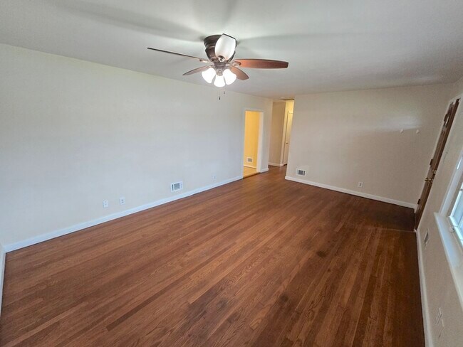 Building Photo - Charming 4-Bedroom Brick Ranch in Virginia Beach!