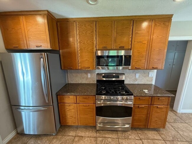 Building Photo - 4135 Rivercrest Dr N