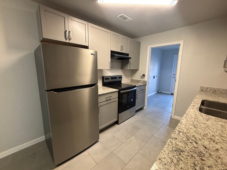 Building Photo - 2101 W Roselawn St