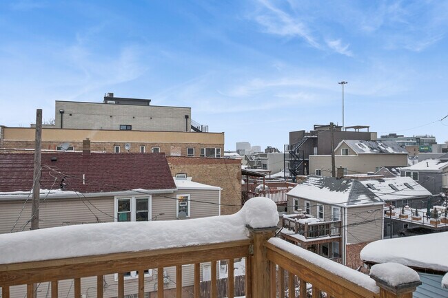 Building Photo - 1242 W Huron St