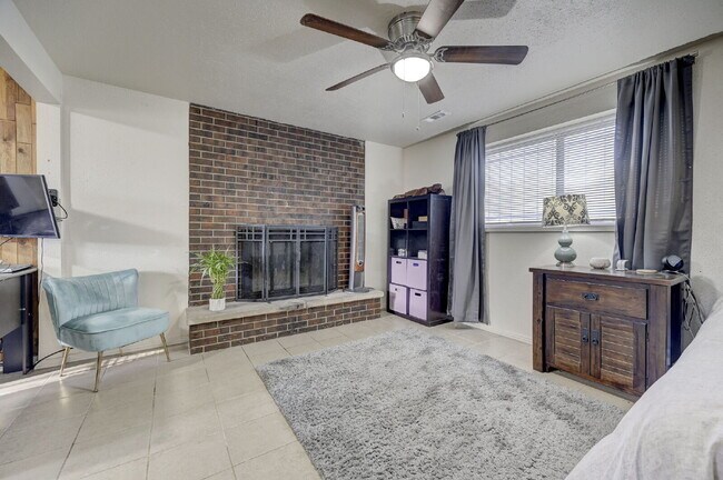 Building Photo - Charming 3-Bed Home with Bonus Room, Firep...