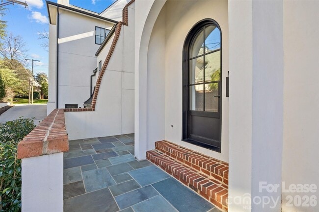 Building Photo - 2622 Chelsea Dr