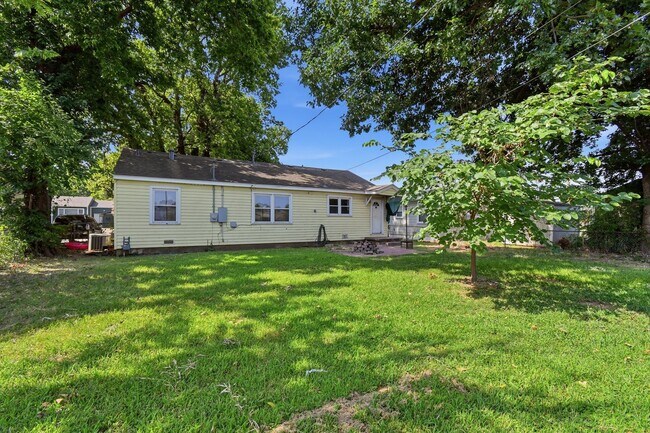 Building Photo - 45 E 51st Pl