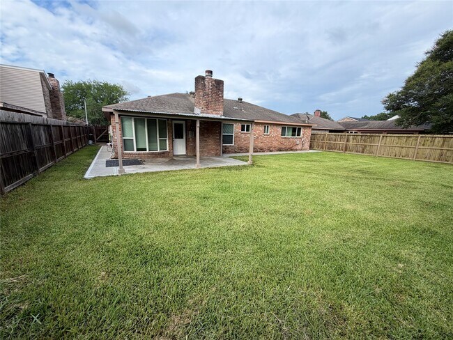 Building Photo - 12719 Huntington Field Dr
