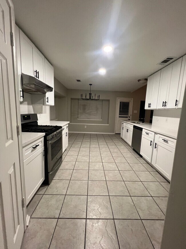 Building Photo - 8114 Lantana Dr