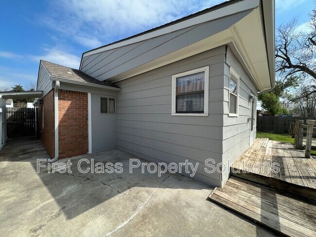 Building Photo - 4716 SE 27th St