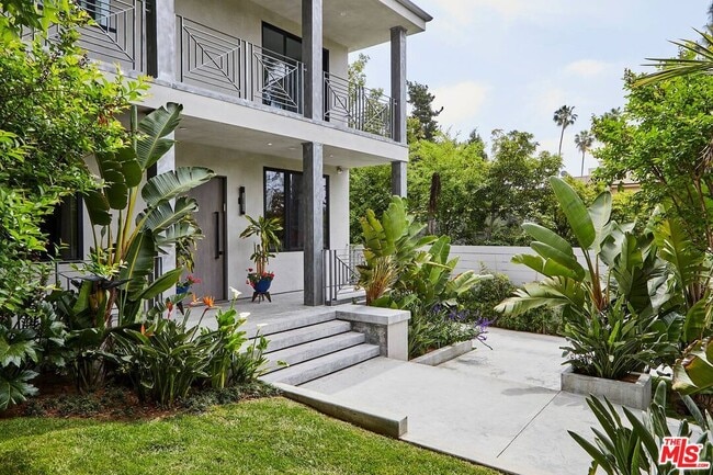 Building Photo - 1724 N Sierra Bonita Ave