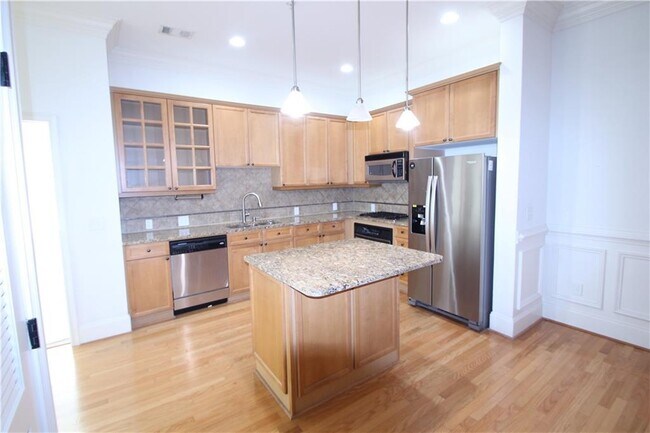 Building Photo - 11 Perimeter Center E