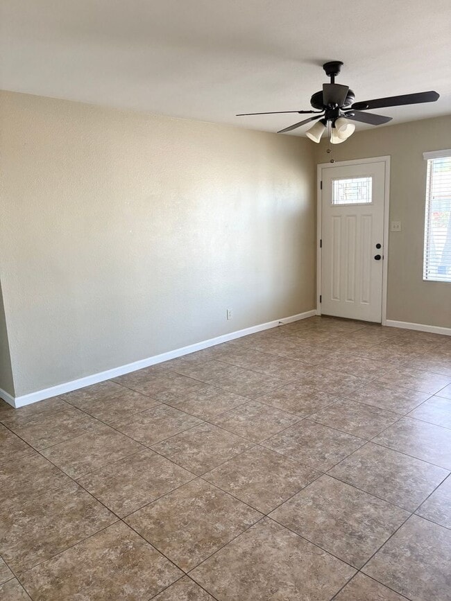 Building Photo - **Excellent 3br/2ba/2garage HOUSE (ELLIOT & DOBSON)** **MOVE-IN SPECIAL 50% OFF MOVE-IN MONTH!!!!**