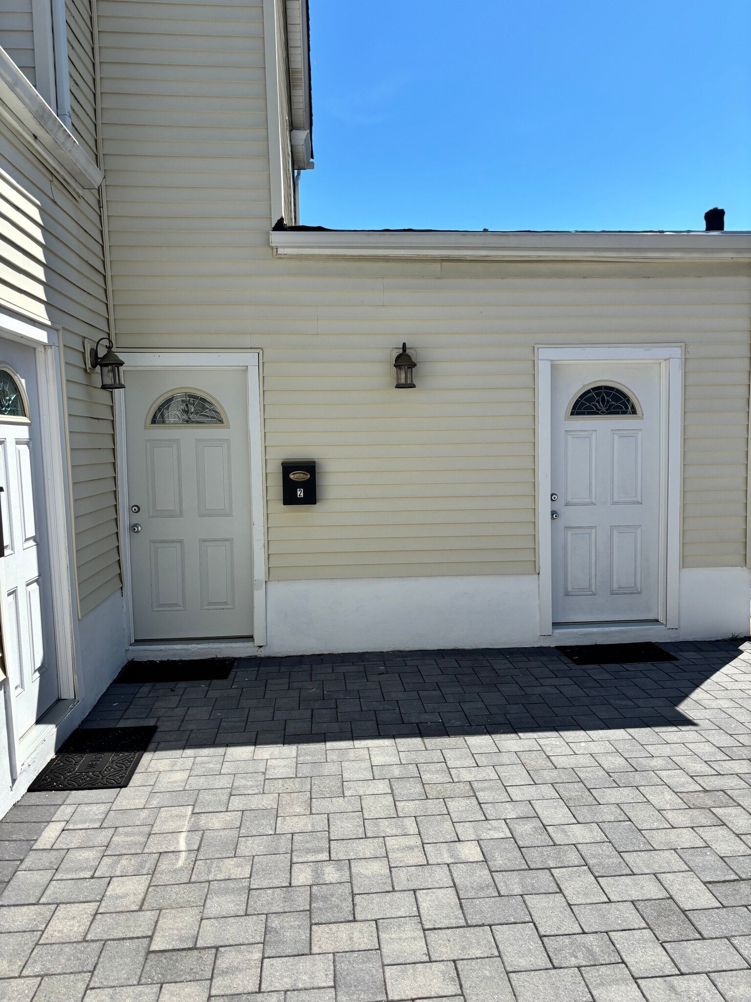 Second Floor Entries - 1004 Heck St