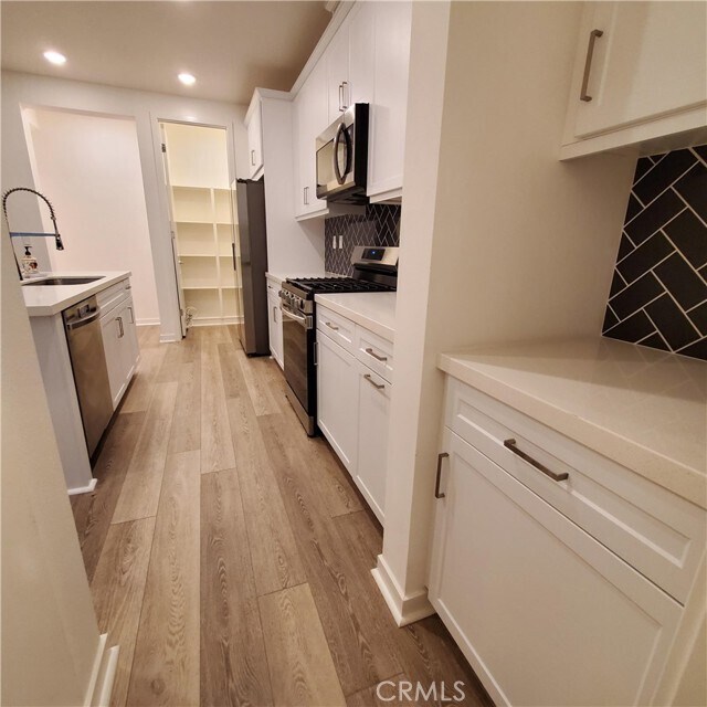 Building Photo - 944 N Divino Privado