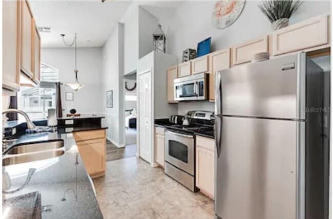 Building Photo - 768 Majesty Dr