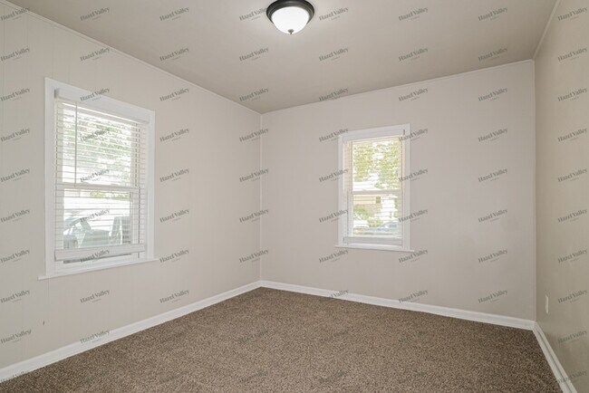 Building Photo - 529 La Motte Ln