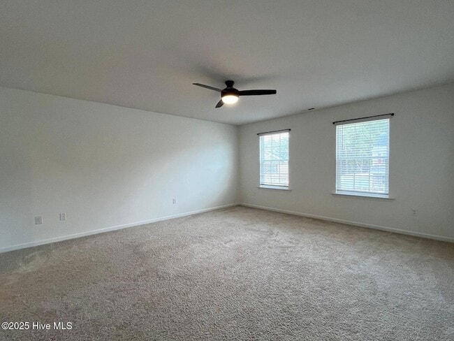 Building Photo - 275 Roberts Pl