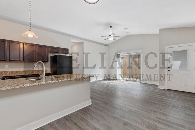 Building Photo - 914 W Onewood Pl