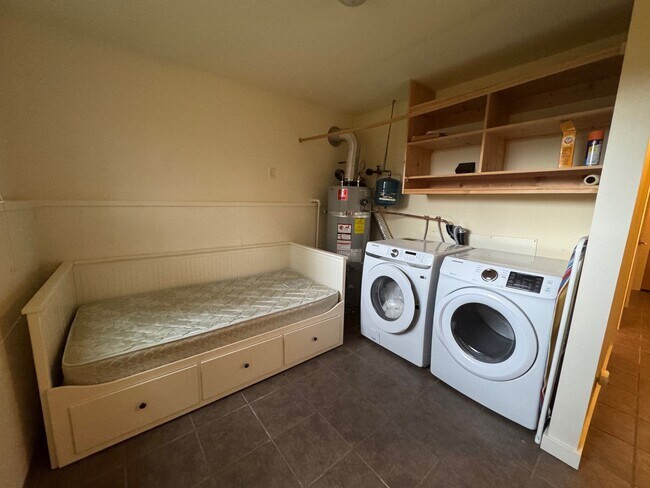 Building Photo - 11022 Palisades Ave SW