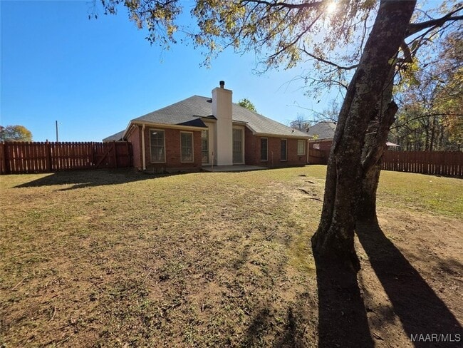 Building Photo - 2230 Kingsbury Dr