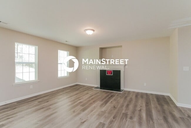 Building Photo - 3 Bedroom Pet-Friendly Home in Charlotte, NC with Main Street Renewal