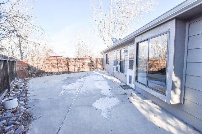 Building Photo - 3355 Mirage Dr