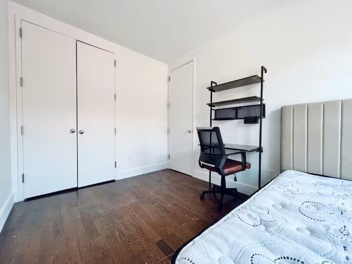 Building Photo - Furnished room/NOT APARTMENT