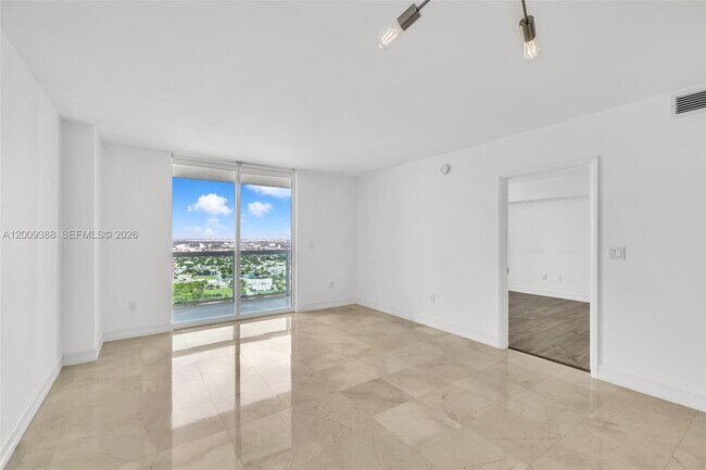Building Photo - 1800 N Bayshore Dr
