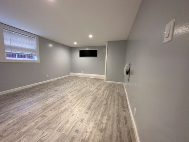 Building Photo - 815 40th St