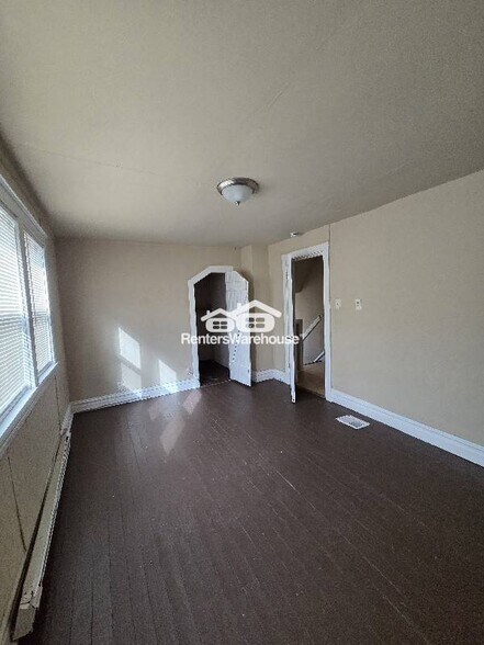 Building Photo - 8711 Alva Ave