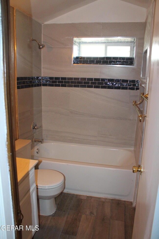 Building Photo - 11724 Jennifer Dr