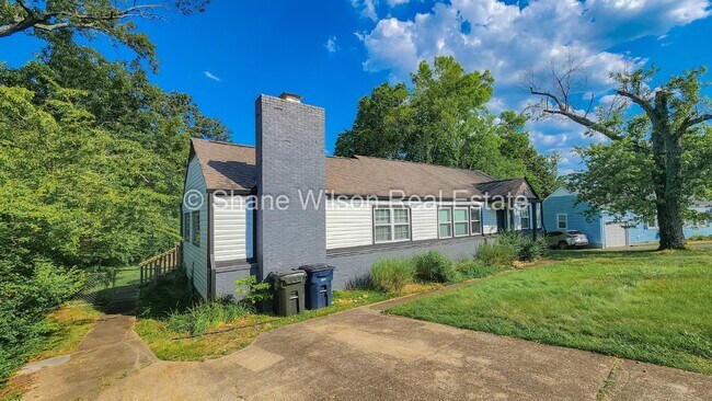 Building Photo - 3 BR / 1 BA East Ridge home for lease!