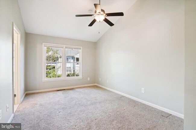 Building Photo - 1293 Quaker Hill Dr