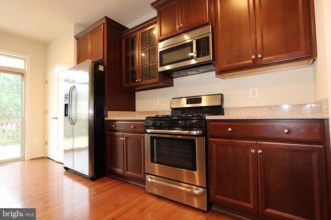 Building Photo - 325 Hersden Ln