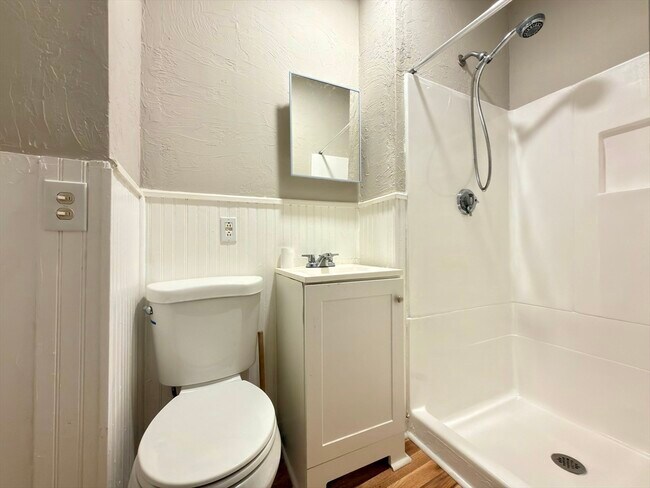 Building Photo - 16 1/2 Winslow St