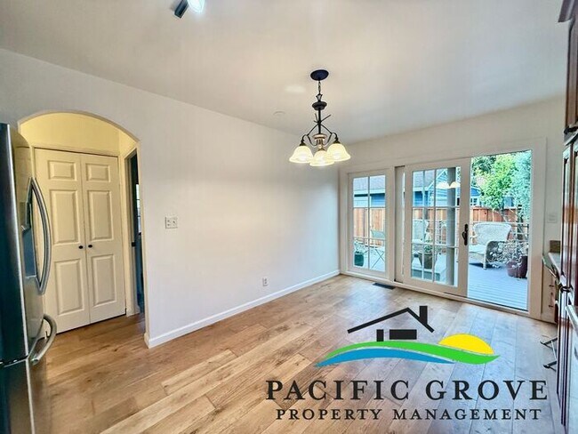 Building Photo - Pacific Grove 2-bedroom , 2 bath. Prime Walk to Town Location!