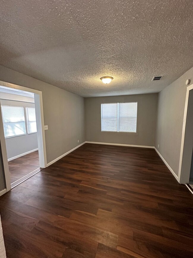 Building Photo - Welcome home to this FULLY RENOVATED 3-bed...