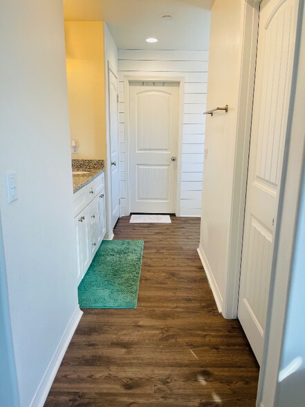 Building Photo - 5615 Garibaldi Way