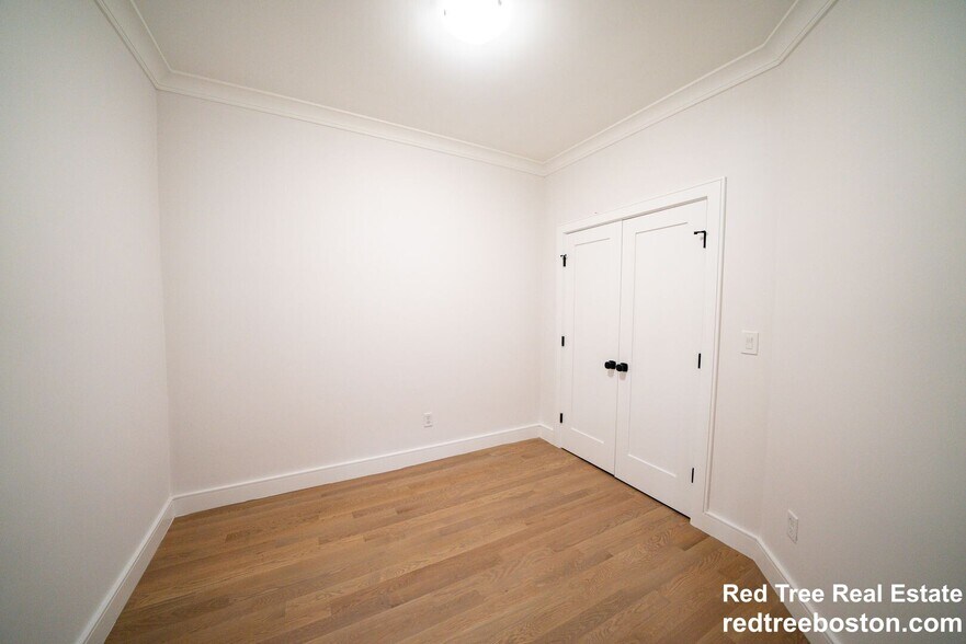 Building Photo - 37 Calumet St