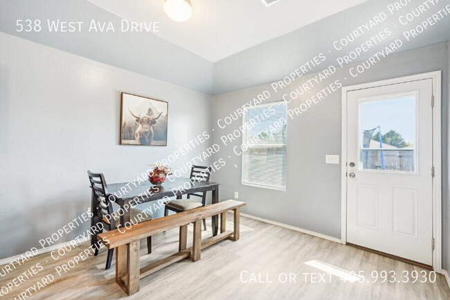 Building Photo - 538 W Ava Dr