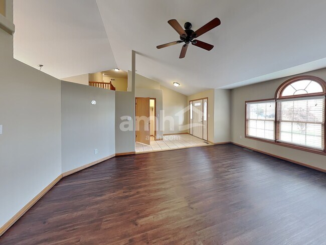 Building Photo - 2006 Oak Forest Dr