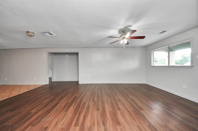 Building Photo - 914 Kress St