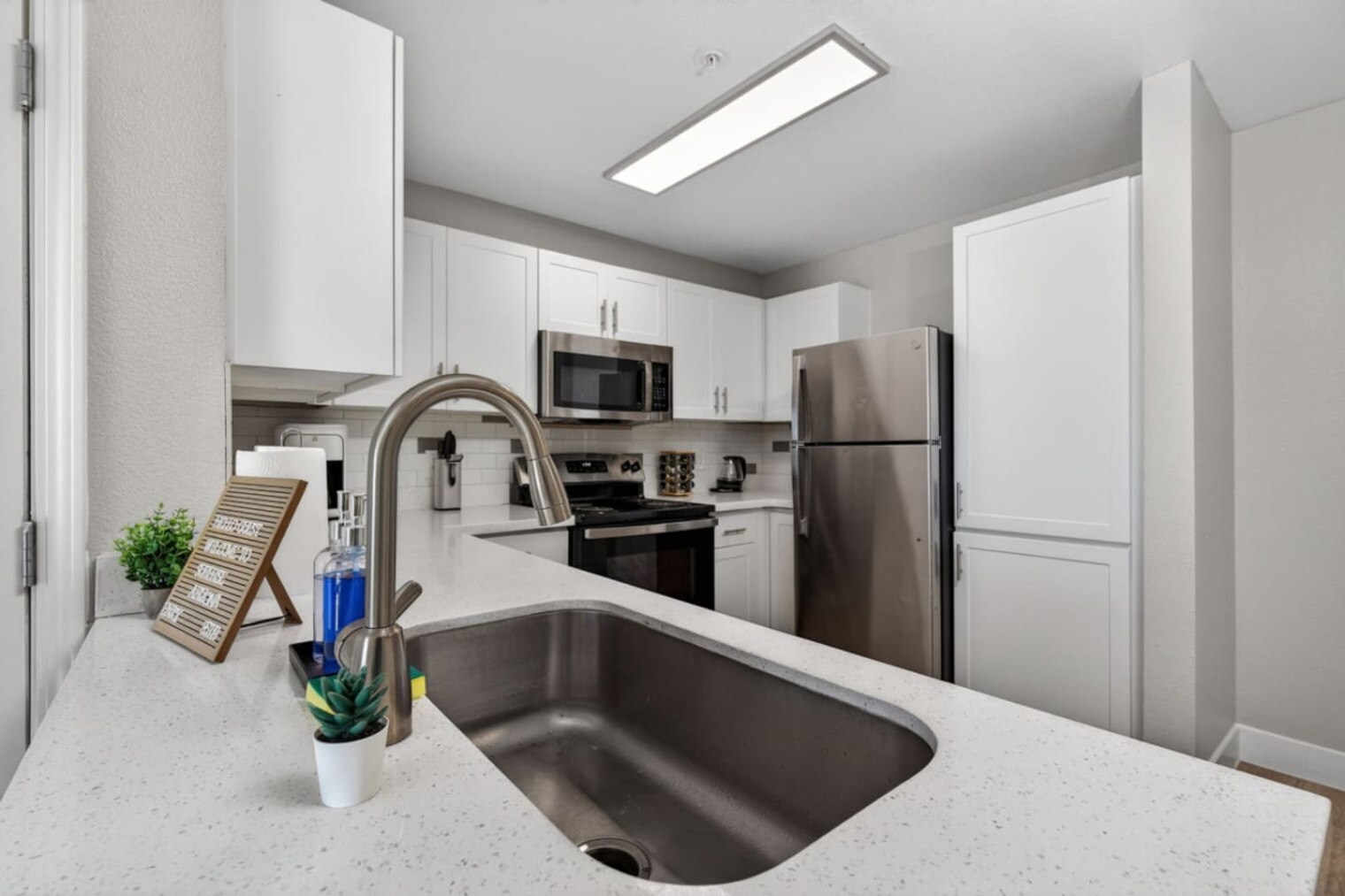 Building Photo - 15164 N 140th Dr