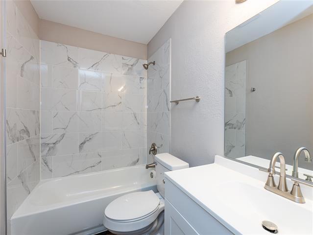 Building Photo - 1022 Daniels Dr