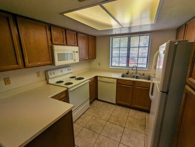 Building Photo - 2 Bedroom 2 Bathroom in Tempe! Water, Sewe...